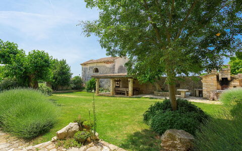 Stancija Negrin: Erba, Arbusto, Paesaggio, Giardino, Area Rurale, Muro ​​Di Pietra, Prato, Agriturismo, Landscaping