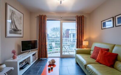 Deauville Ii with Parking 300.42: Mobilia, Cornice, Tavolo, Divano, Legna, Interior Design, Illuminazione, Comfort, Soggiorno, Pavimento