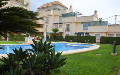Dénia 489: Acqua, Pianta, Costruzione, Giorno, Cielo, Azzurro, Albero, Finestra, Piscina, Arecales