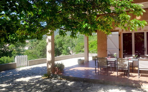 Roumagnac: Pianta, Costruzione, Shade, Manto Stradale, Albero, Sedia, Finestra, Zona Residenziale, Immobiliare, Paesaggio