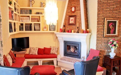 Finca la Poza: Cornice, Mobilia, Proprietà, Arancia, Interior Design, Sedia, Soggiorno, Illuminazione, Legna, Divano
