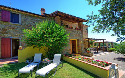 Villa Crispinino: Proprietà, Casa, Costruzione, Immobiliare, Casa, Cortile, Backyard, Zona Residenziale, Erba, Giardino