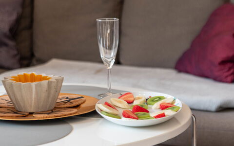 Richtpfad: Tavola, Mobilia, Serveware, Cibo, Tavolo, Dishware, Bicchieri, Piatto, Ingrediente
