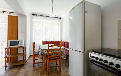 Margaret: Mobilia, Cabinetry, Costruzione, Stufa A Gas, Legna, Pavimentazione, Casa, Pavimento, Cucina, Elettrodomestico Da Cucina