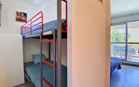 Les Terrasses du Ponant: Mobilia, Interior Design, Soffitto, Letto A Castello, Appartamento, Camera, Camera Da Letto, Letto, Color Legno, Sedia