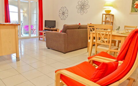 La Boisseliere: Camera, Proprietà, Mobilia, Interior Design, Pavimento, Soggiorno, Costruzione, Immobiliare, Sedia, Tavolo