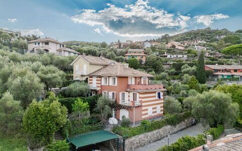 Il Pigno: Costruzione, Zona Residenziale, Casa, Casa, Quartiere, Architettura, Arbusto, Tetto, Insediamento Umano, Sobborgo
