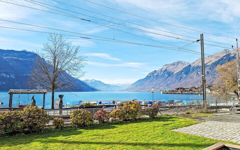 Am Brienzersee: Mobilia, Interior Design, Pavimentazione, Pavimento, Legna, Tavolo, Camera, Soffitto, Illuminazione, Appartamento