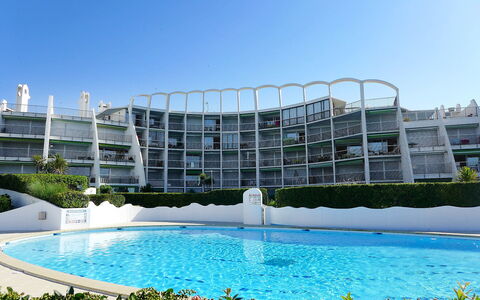 Les Belles Plages: Acqua, Cielo, Pianta, Costruzione, Proprietà, Piscina, Azzurro, Architettura, Corpo D'Acqua