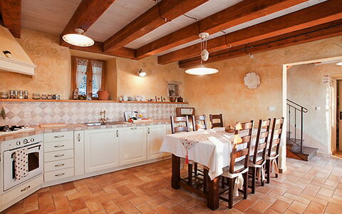 Gelci: Proprietà, Camera, Costruzione, Mobilia, Soffitto, Pavimento, Interior Design, Cucina, Casa, Immobiliare