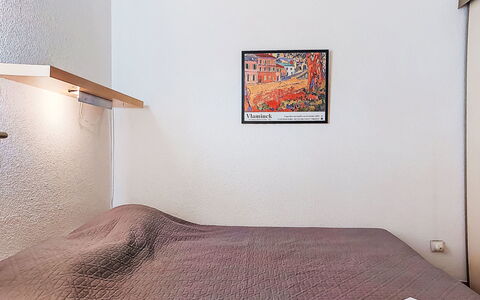 L'Annonciade: Parete, Interior Design, Camera Da Letto, Legna, Pavimentazione, Letto, Pavimento, Lenzuolo, Soffitto, Camera