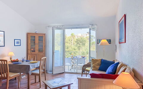 L'Annonciade: Mobilia, Sedia, Tavolo, Interior Design, Cucina & Sala Da Pranzo Tavolo, Appartamento, Pianta Della Casa, Tavolino Da Caffè, Shade, Sala Da Pranzo