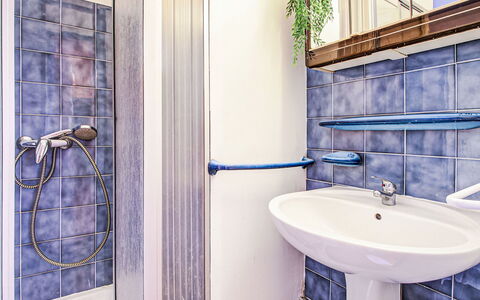Les Balcons de la Plage: Idraulico Fixture, Lavello, Rubinetto, Blu, Viola, Azzurro, Bagno, Interior Design, Costruzione, Pianta