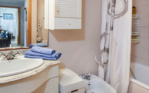 Windsor: Bagno, Camera, Proprietà, Interior Design, Rubinetto, Idraulico Fixture, Casa, Bagno Accessorio, Immobiliare, Costruzione