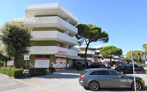 Bibione 320: Ruota, Cielo, Auto, Veicolo, Costruzione, Proprietà, Pianta, Veicolo A Motore