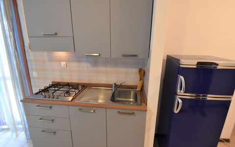 Bibione 360: Cabinetry, Stufa A Gas, Cucina Stufa, Piano Cottura, Elettrodomestico Da Cucina, Controsoffitto, Cucina, Elettrodomestico, Stufa, Interior Design