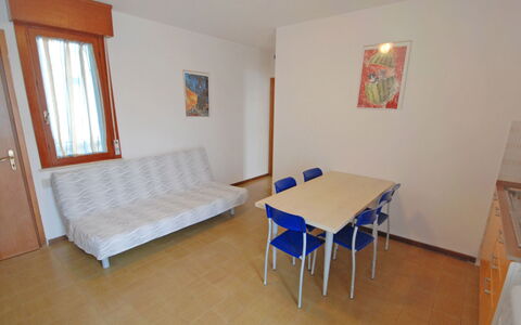 Bibione 360: Mobilia, Tavolo, Finestra, Costruzione, Dipingere, Legna, Comfort, Interior Design, Pavimento, Pavimentazione