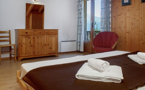 Verbier 390: Mobilia, Interior Design, Legna, Pavimento, Pavimentazione, Camera, Soffitto, Letto, Camera Da Letto, Tavolo