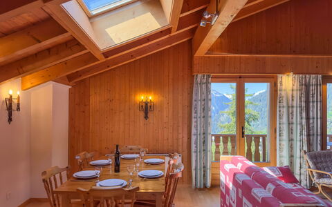 Verbier 390: Mobilia, Proprietà, Tavolo, Sedia, Finestra, Legna, Interior Design, Architettura, Pavimento, Parete