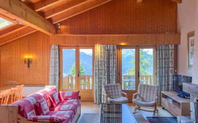 Verbier 390: Mobilia, Proprietà, Finestra, Legna, Divano, Tavolo, Architettura, Interior Design, Costruzione, Comfort