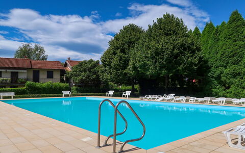 Monvalle 200: Acqua, Cielo, Nube, Pianta, Costruzione, Piscina, Azzurro, Albero, Shade, Sedia