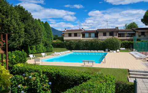 Monvalle 200: Nube, Pianta, Cielo, Piscina, Acqua, Costruzione, Sedia, Albero, Shade, Finestra