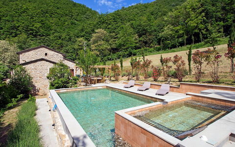 La Valchiera: Acqua, Pianta, Cielo, Proprietà, Nube, Piscina, Costruzione, Botanica, Albero, Montagna