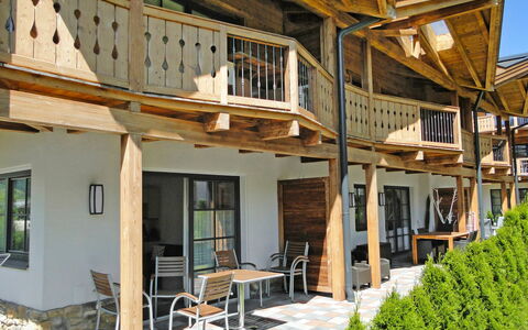 Mountain Resort-Kaprun: Proprietà, Costruzione, Finestra, Mobilia, Pianta, Tavolo, Sedia, Legna, Villetta, Shade