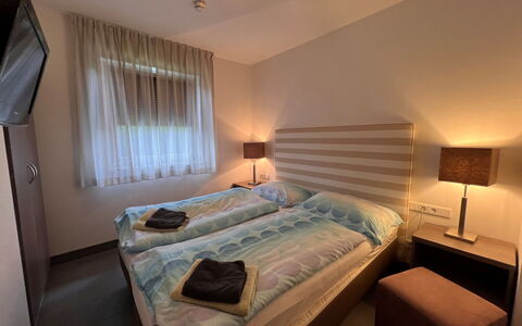 Mountain Resort-Kaprun: Mobilia, Comfort, Costruzione, Legna, Telaio Del Letto, Finestra, Interior Design, Letto, Pavimentazione, Pavimento
