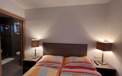 Mountain Resort-Kaprun: Mobilia, Costruzione, Proprietà, Comfort, Tessile, Legna, Interior Design, Arancia, Telaio Del Letto, Illuminazione