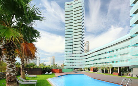 Diagonal Mar: Costruzione, Condominio, Proprietà, Immobiliare, Piscina, Architettura, Appartamento, Area Metropolitana, Uso Misto, Palazzone