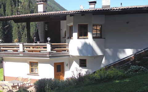 Conny: Casa, Proprietà, Costruzione, Tetto, Casa, Architettura, Immobiliare, Villa, Cielo, Villetta