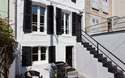 Guillaume le Conquérant: Costruzione, Proprietà, Finestra, Le Scale, Porta, Architettura, Interior Design, Urban Design, Condominio, Legna