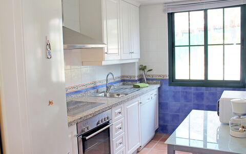 Mirador Ii: Camera, Proprietà, Mobilia, Cucina, Cabinetry, Costruzione, Interior Design, Controsoffitto, Casa, Lavello