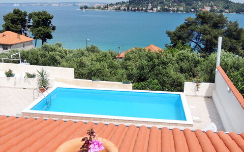 Zdenko 1: Proprietà, Piscina, Vacanza, Azzurro, Costruzione, Casa, Immobiliare, Tetto, Tempo Libero, Villa