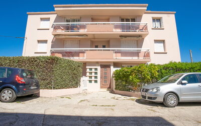 Saint Cyr sur Mer les Lecques 121: Ruota, Auto, Veicolo, Costruzione, Proprietà, Cielo, Finestra
