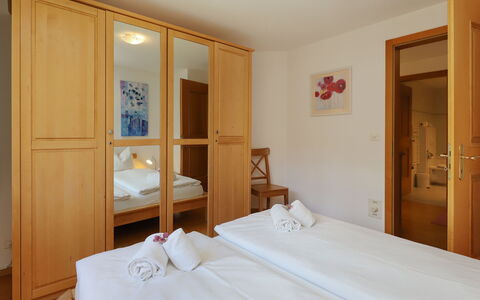 Chalet Nagano: Legna, Interior Design, Pavimentazione, Pavimento, Camera Da Letto, Soffitto, Letto, Mobilia, Camera, Appartamento