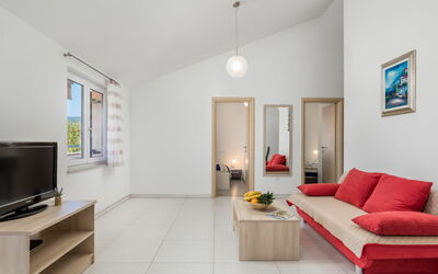 Romana 101.5: Tavolo, Cornice, Divano, Proprietà, Televisione, Comfort, Legna, Illuminazione, Soggiorno, Arancia