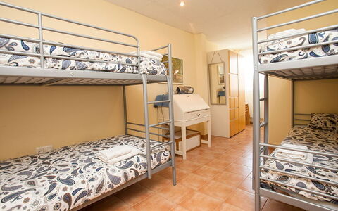 Sardenya - Casp: Letto, Camera, Camera Da Letto, Proprietà, Mobilia, Telaio Del Letto, Costruzione, Immobiliare, Ostello, Interior Design