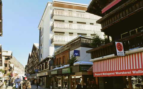Center: Cittadina, Costruzione, Strada, Città, Quartiere, Zona Urbana, Insediamento Umano, Architettura, Centro, Uso Misto