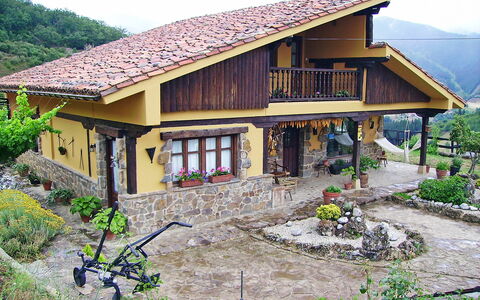 Potes Viñon: Pianta, Costruzione, Finestra, Cielo, Casa, Lotto, Pendenza, Legna, Villetta, Albero