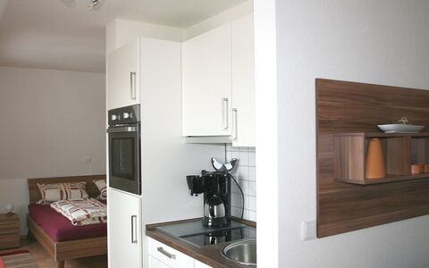 Kamelienweg: Camera, Proprietà, Mobilia, Interior Design, Pavimento, Casa, Costruzione, Cabinetry, Soffitto, Controsoffitto