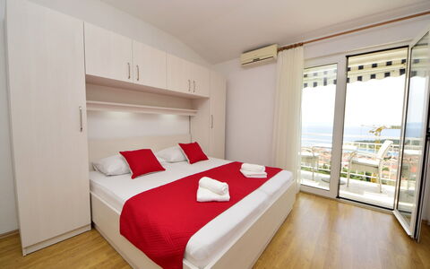 Makarska 592: Mobilia, Proprietà, Costruzione, Comfort, Cabinetry, Legna, Letto, Interior Design, Telaio Del Letto, Cuscino