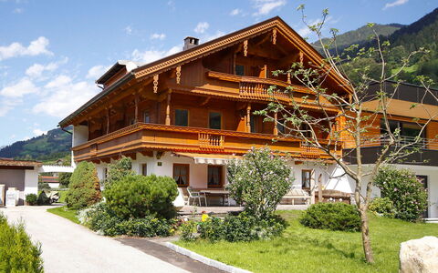 Hauser: Pianta, Cielo, Costruzione, Nube, Proprietà, Finestra, Montagna, Casa, Albero, Lotto
