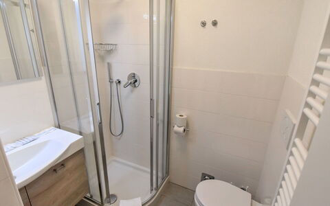 Kristall: Proprietà, Idraulico Fixture, Doccia Porta, Doccia, Bagno, Gabinetto, Interior Design, Toilet Seat, Soffione Doccia