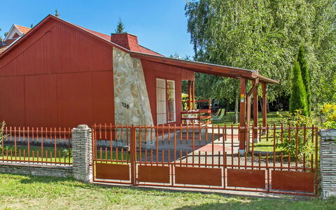 Rosso: Pianta, Cielo, Costruzione, Albero, Shade, Legna, Lotto, Architettura, Erba, Villetta