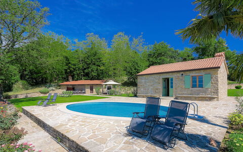 Villa Plac: Pianta, Costruzione, Mobilia, Cielo, Blu, Azzurro, Piscina, Acqua, Albero, Mobili Da Esterno