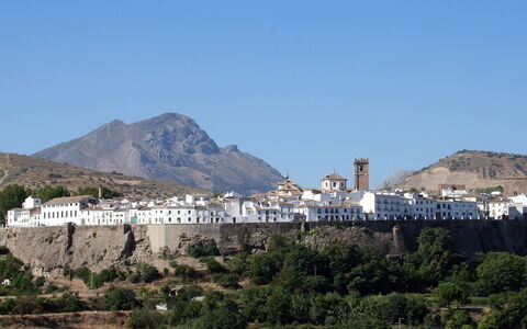 Nina Celi: Geografia Montane, Cielo, Montagna, Collina, Catena Montuosa, Villaggio, Hill Station, Città, Turismo, Albero