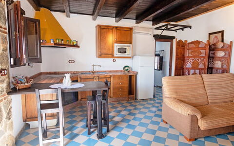 Nina Celi: Proprietà, Camera, Costruzione, Mobilia, Interior Design, Casa, Pavimento, Immobiliare, Fascio, Loft