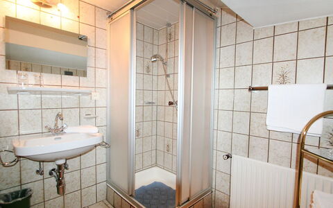 Dias: Bagno, Proprietà, Camera, Piastrella, Interior Design, Immobiliare, Costruzione, Architettura, Casa, Pavimento